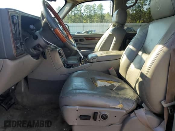 2004 Cadillac Escalade ESV with VIN 3GYFK66NX4G205816, listed as a Copart auction lot 42034485 with 332,409 mi miles and Salvage title. Bid and sale history available at DreamBid. Image 7.