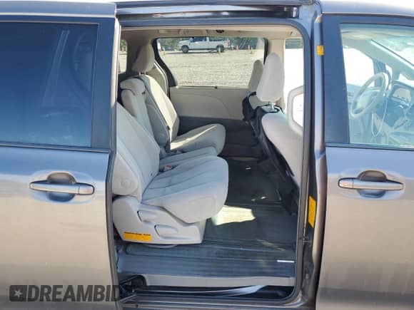 2011 Toyota Sienna LE with VIN 5TDKK3DC1BS141748, listed as a Copart auction lot 81907885 with 215,280 mi miles and Salvage title. Bid and sale history available at DreamBid. Image 11.