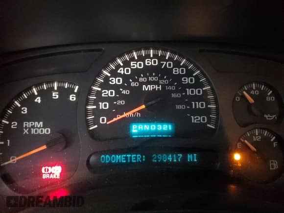 2004 Chevrolet Silverado 1500 z VIN 1GCEC19X94Z300608, wystawiony jako Copart lot #55703595 z przebiegiem 298 417 mil mil oraz Czysty tytuł • Clean title. Historia ofert i sprzedaży dostępna na DreamBid. Obrazek 9.