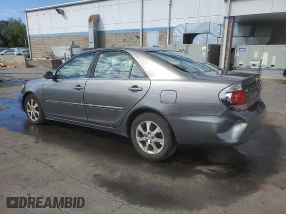 2005 Toyota Camry LE with VIN JTDBF30K750162421, listed as a Copart auction lot 70646615 with 204,702 mi miles and Salvage title. Bid and sale history available at DreamBid. Image 2.