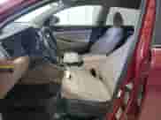 2016 Hyundai Tucson Limited z VIN KM8J33A27GU095409, wystawiony jako Copart lot #70548315 z przebiegiem 135 444 mil mil oraz Czysty tytuł • Clean title. Historia ofert i sprzedaży dostępna na DreamBid. Obrazek 7.