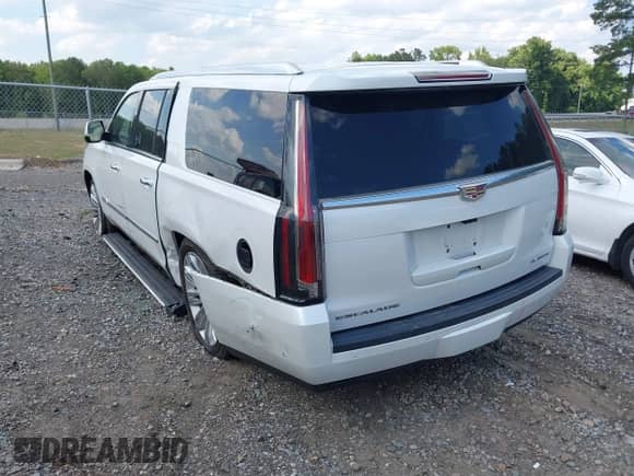 2020 Cadillac Escalade ESV Platinum с VIN 1GYS4KKJ6LR207078, выставлен на аукционе IAAI как лот 42537655 с пробегом 62 916 миль миль и . История ставок и продаж доступна на DreamBid. Изображение 3.