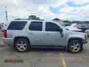 2013 Chevrolet Tahoe LTZ z VIN 1GNSKCE02DR376348, wystawiony jako IAAI lot #42230906 z przebiegiem 203 285 mil mil oraz . Historia ofert i sprzedaży dostępna na DreamBid. Obrazek 13.