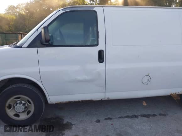 2007 Chevrolet Express Cargo with VIN 1GCGG25V871246521, listed as a IAAI auction lot 43332730 with 330,944 mi miles and . Bid and sale history available at DreamBid. Image 6.