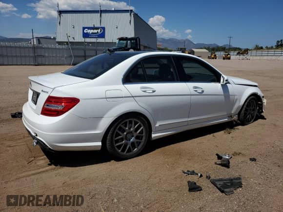 2014 Mercedes-Benz C 300 Sport с VIN WDDGF8AB2ER319663, выставлен на аукционе Copart как лот 69626275 с пробегом 110 846 миль миль и Списание • Salvage title. История ставок и продаж доступна на DreamBid. Изображение 3.