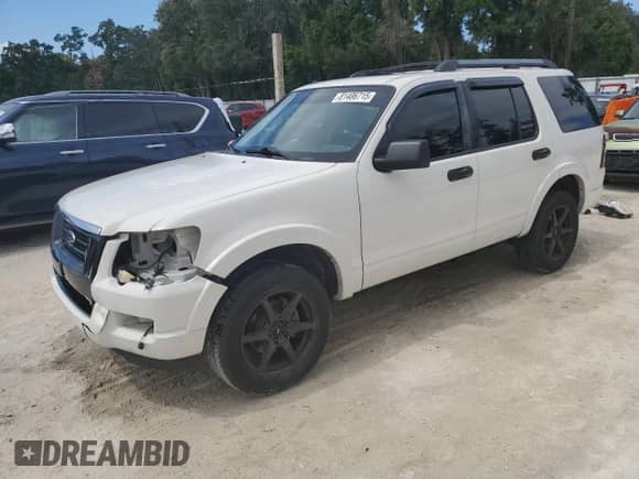 2010 Ford Explorer XLT z VIN 1FMEU6DE4AUA10863, wystawiony jako Copart lot #81406715 z przebiegiem 104 068 mil mil oraz Szkoda całkowita • Salvage title. Historia ofert i sprzedaży dostępna na DreamBid. Obrazek 1.