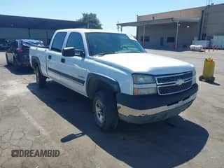 2005 Chevrolet Silverado 2500HD LS с VIN 1GCHC23U95F823664, выставлен на аукционе IAAI как лот 42732954 с пробегом 368 151 миль миль и . История ставок и продаж доступна на DreamBid. Изображение 1.