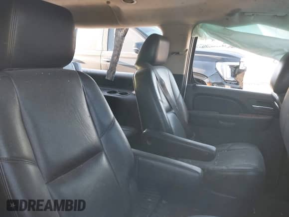 2013 Chevrolet Suburban LTZ z VIN 1GNSCKE02DR107533, wystawiony jako IAAI lot #41990318 z przebiegiem 228 846 mil mil oraz . Historia ofert i sprzedaży dostępna na DreamBid. Obrazek 8.