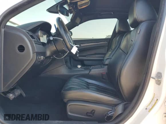 2019 Chrysler 300 S с VIN 2C3CCABT9KH619717, выставлен на аукционе Copart как лот 71420435 с пробегом 139 069 миль миль и Списание • Salvage title. История ставок и продаж доступна на DreamBid. Изображение 7.