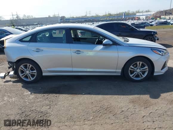 2018 Hyundai Sonata Limited with VIN 5NPE34AF3JH655216, listed as a IAAI auction lot 42005578 with 35,455 mi miles and . Bid and sale history available at DreamBid. Image 13.