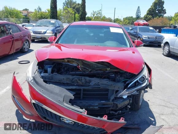 2016 Hyundai Sonata Limited with VIN KMHE34L18GA033465, listed as a IAAI auction lot 42532686 with 123,170 mi miles and . Bid and sale history available at DreamBid. Image 13.