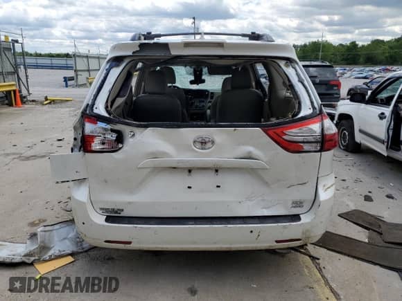 2018 Toyota Sienna XLE with VIN 5TDDZ3DC0JS200811, listed as a Copart auction lot 57700765 with Not provided miles and Non repairable. Bid and sale history available at DreamBid. Image 6.