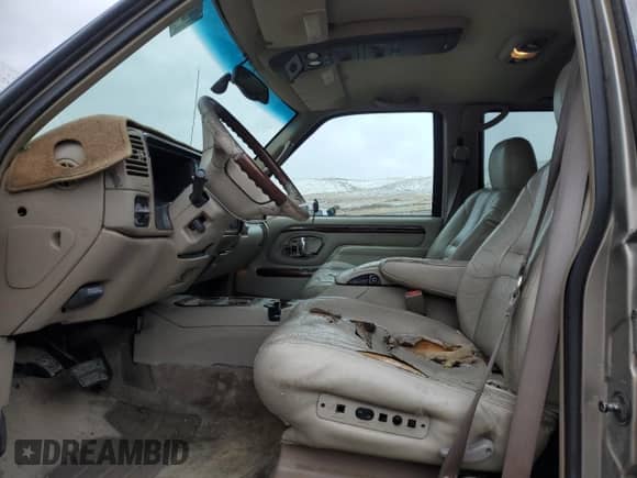 2000 Cadillac Escalade z VIN 1GYEK13RXYR103671, wystawiony jako Copart lot #48146125 z przebiegiem 271 195 mil mil oraz Szkoda całkowita • Salvage title. Historia ofert i sprzedaży dostępna na DreamBid. Obrazek 7.