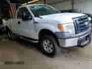 2009 Ford F-150 XL z VIN 1FTRF14W79KB42678, wystawiony jako Copart lot #55677415 z przebiegiem 121 706 mil mil oraz Szkoda całkowita • Salvage title. Historia ofert i sprzedaży dostępna na DreamBid. Obrazek 4.