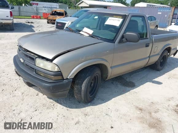 2003 Chevrolet S-10 LS с VIN 1GCCS14H038188439, выставлен на аукционе IAAI как лот 42543738 с пробегом 185 862 миль миль и . История ставок и продаж доступна на DreamBid. Изображение 2.