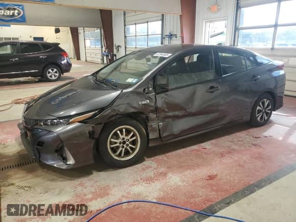 2018 Toyota Prius Plus with VIN JTDKARFP0J3094010, listed as a Copart auction lot 82364905 with 134,611 mi miles and Salvage title. Bid and sale history available at DreamBid. Image 1.