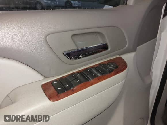 2011 Chevrolet Suburban LT с VIN 1GNSKJE31BR107107, выставлен на аукционе IAAI как лот 42753463 с пробегом 190 129 миль миль и . История ставок и продаж доступна на DreamBid. Изображение 18.