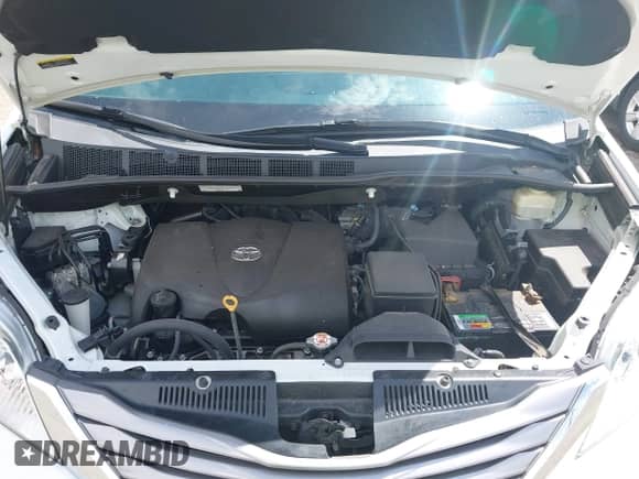 2017 Toyota Sienna XLE Auto Access Seat z VIN 5TDYZ3DC6HS880404, wystawiony jako IAAI lot #42783694 z przebiegiem 67 525 mil mil oraz . Historia ofert i sprzedaży dostępna na DreamBid. Obrazek 10.