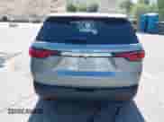 2023 Chevrolet Traverse LS z VIN 1GNERFKW3PJ342912, wystawiony jako IAAI lot #42380437 z przebiegiem 15 359 mil mil oraz . Historia ofert i sprzedaży dostępna na DreamBid. Obrazek 16.