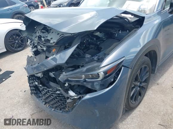 2022 Mazda CX-5 S Carbon Edition z VIN JM3KFBCM2N0571117, wystawiony jako IAAI lot #42535593 z przebiegiem 33 735 mil mil oraz . Historia ofert i sprzedaży dostępna na DreamBid. Obrazek 6.