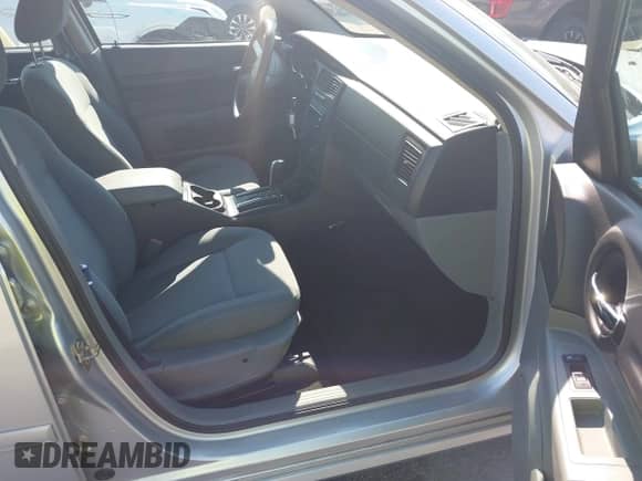 2005 Dodge Magnum SE with VIN 2D4FV48T95H515229, listed as a IAAI auction lot 42864417 with 94,622 mi miles and . Bid and sale history available at DreamBid. Image 5.
