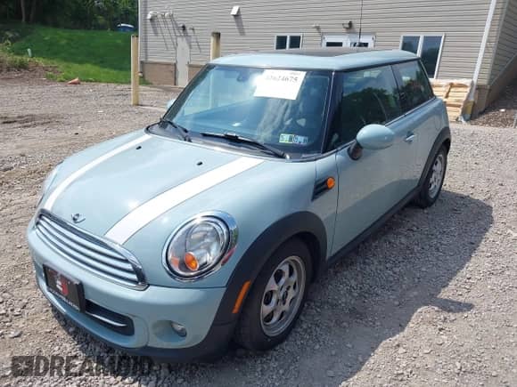 2013 MINI Hardtop с VIN WMWSU3C50DT689867, выставлен на аукционе IAAI как лот 42624675 с пробегом 57 111 миль миль и . История ставок и продаж доступна на DreamBid. Изображение 2.