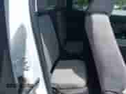 2018 Chevrolet Colorado 2WD Work Truck z VIN 1GCHSBEN4J1155188, wystawiony jako IAAI lot #42340002 z przebiegiem 83 422 mil mil oraz . Historia ofert i sprzedaży dostępna na DreamBid. Obrazek 8.