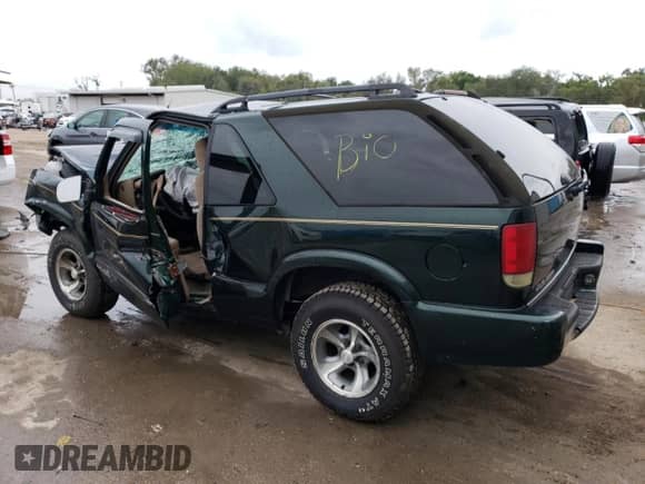2002 Chevrolet Blazer LS с VIN 1GNCS18W62K138159, выставлен на аукционе Copart как лот 76558393 с пробегом Не указан миль и На запчасти • Non repairable. История ставок и продаж доступна на DreamBid. Изображение 2.