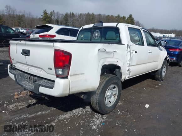 2018 Toyota Tacoma SR with VIN 5TFCZ5AN5JX139253, listed as a IAAI auction lot 41715831 with 111,950 mi miles and . Bid and sale history available at DreamBid. Image 4.