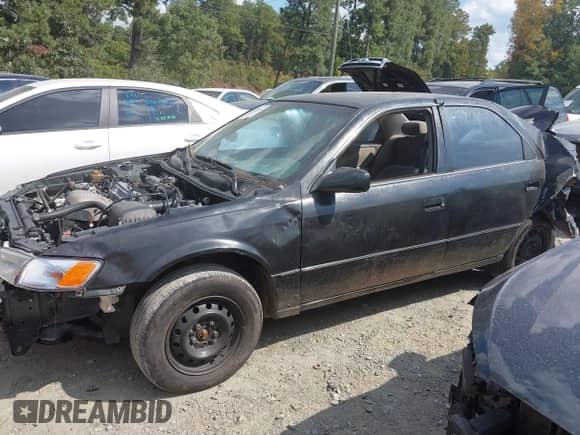 1999 Toyota Camry LE z VIN 4T1BG22K2XU590456, wystawiony jako IAAI lot #43125950 z przebiegiem 214 782 mil mil oraz . Historia ofert i sprzedaży dostępna na DreamBid. Obrazek 13.