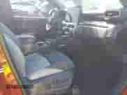 2025 Toyota Tacoma SR5 с VIN 3TMKB5FN7SM036657, выставлен на аукционе IAAI как лот 43373811 с пробегом 473 миль миль и . История ставок и продаж доступна на DreamBid. Изображение 5.