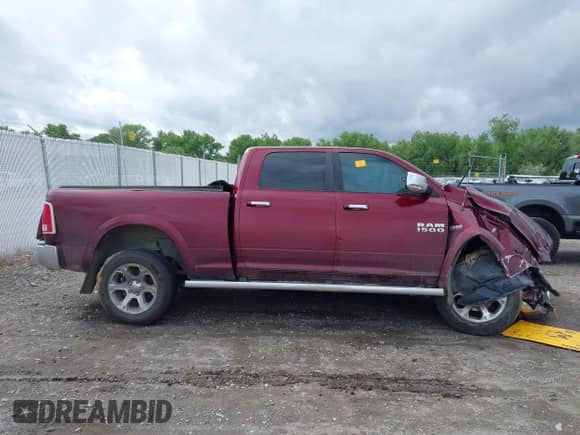 2016 Ram 1500 Laramie z VIN 1C6RR7VT1GS402706, wystawiony jako IAAI lot #42278633 z przebiegiem 165 027 mil mil oraz . Historia ofert i sprzedaży dostępna na DreamBid. Obrazek 14.