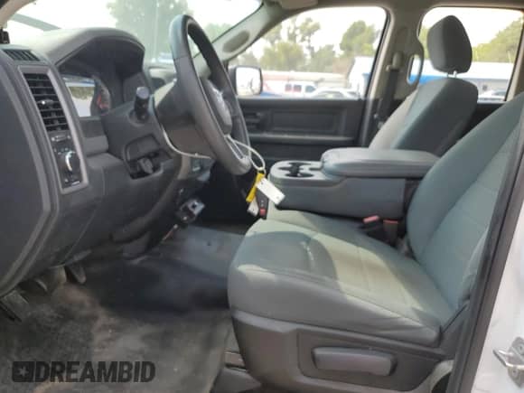 2018 Ram 1500 Tradesman z VIN 1C6RR7FT5JS153798, wystawiony jako Copart lot #67239795 z przebiegiem 34 069 mil mil oraz Szkoda całkowita • Salvage title. Historia ofert i sprzedaży dostępna na DreamBid. Obrazek 7.