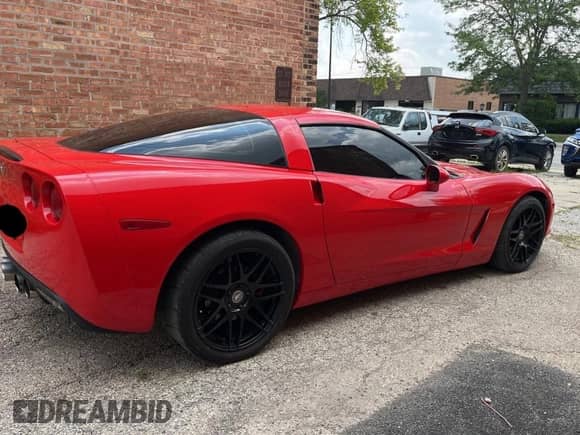 2011 Chevrolet Corvette 1LT с VIN 1G1YA2DW4B5105066, выставлен на аукционе Copart как лот 68143335 с пробегом 54 277 миль миль и Чистый • Clean title. История ставок и продаж доступна на DreamBid. Изображение 4.