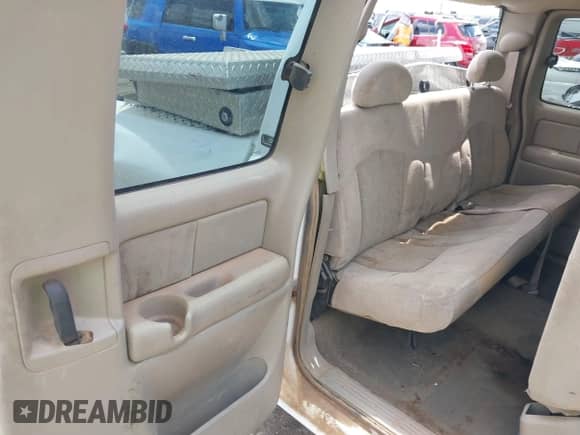 2001 Chevrolet Silverado 2500 с VIN 1GCGK29U51Z320275, выставлен на аукционе IAAI как лот 42702939 с пробегом 239 896 миль миль и . История ставок и продаж доступна на DreamBid. Изображение 8.