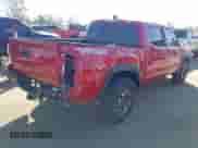2021 Toyota Tacoma SR z VIN 5TFCZ5AN0MX262902, wystawiony jako IAAI lot #43535009 z przebiegiem 70 926 mil mil oraz . Historia ofert i sprzedaży dostępna na DreamBid. Obrazek 4.