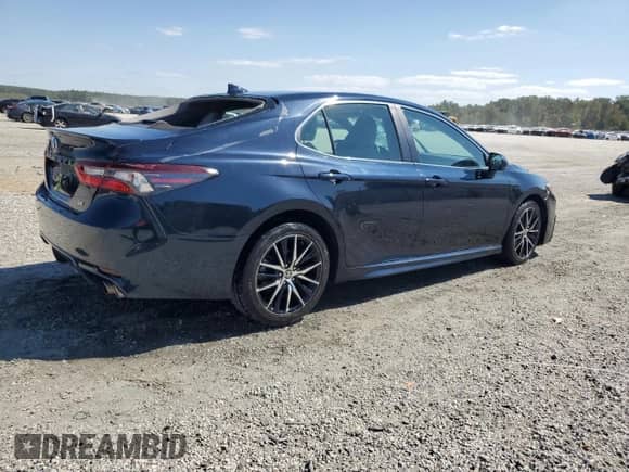 2021 Toyota Camry SE Nightshade z VIN 4T1G11AK5MU415651, wystawiony jako Copart lot #80165355 z przebiegiem 85 606 mil mil oraz Szkoda całkowita • Salvage title. Historia ofert i sprzedaży dostępna na DreamBid. Obrazek 3.