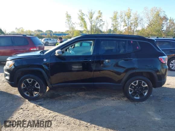 2018 Jeep Compass Trailhawk z VIN 3C4NJDDB4JT231283, wystawiony jako IAAI lot #43371219 z przebiegiem 134 712 mil mil oraz . Historia ofert i sprzedaży dostępna na DreamBid. Obrazek 14.