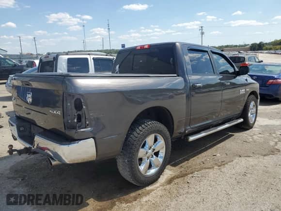 2018 Ram 1500 Big Horn z VIN 3C6RR7LT3JG198556, wystawiony jako Copart lot #83773355 z przebiegiem 107 527 mil mil oraz Szkoda całkowita • Salvage title. Historia ofert i sprzedaży dostępna na DreamBid. Obrazek 3.