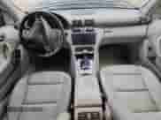 2005 Mercedes-Benz C 230 Kompressor z VIN WDBRF40JX5F717417, wystawiony jako Copart lot #90592545 z przebiegiem 174 613 mil mil oraz Czysty tytuł • Clean title. Historia ofert i sprzedaży dostępna na DreamBid. Obrazek 8.