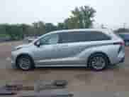 2021 Toyota Sienna XLE with VIN 5TDYSKFCXMS009818, listed as a IAAI auction lot 43239952 with 86,796 mi miles and . Bid and sale history available at DreamBid. Image 14.