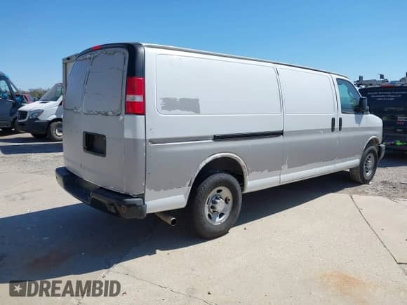 2017 Chevrolet Express Cargo with VIN 1GCWGBFFXH1139037, listed as a IAAI auction lot 41784999 with 198,660 mi miles and . Bid and sale history available at DreamBid. Image 4.