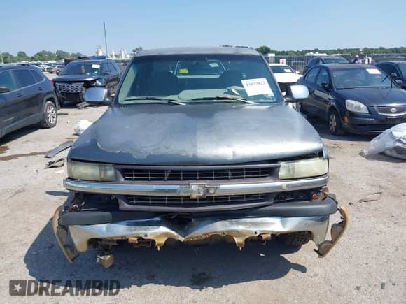 1999 Chevrolet Silverado 1500 LS z VIN 2GCEC19T4X1253725, wystawiony jako IAAI lot #43033823 z przebiegiem 381 140 mil mil oraz . Historia ofert i sprzedaży dostępna na DreamBid. Obrazek 12.