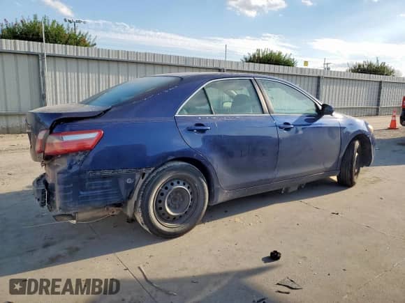 2007 Toyota Camry LE z VIN 4T1BE46K87U060004, wystawiony jako Copart lot #82319965 z przebiegiem 144 769 mil mil oraz Szkoda całkowita • Salvage title. Historia ofert i sprzedaży dostępna na DreamBid. Obrazek 3.