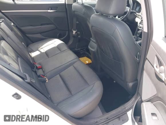 2019 Hyundai Elantra SEL z VIN 5NPD84LF5KH446507, wystawiony jako IAAI lot #41951219 z przebiegiem 32 877 mil mil oraz . Historia ofert i sprzedaży dostępna na DreamBid. Obrazek 8.