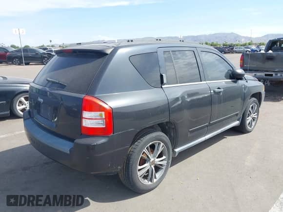 2008 Jeep Compass Sport with VIN 1J8FT47068D778685, listed as a IAAI auction lot 43249617 with Not provided miles and . Bid and sale history available at DreamBid. Image 4.