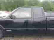 2003 Chevrolet S-10 LS z VIN 1GCCS19X838147296, wystawiony jako IAAI lot #42240776 z przebiegiem 159 943 mil mil oraz . Historia ofert i sprzedaży dostępna na DreamBid. Obrazek 15.