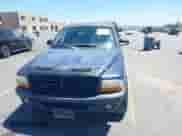 2002 Dodge Dakota Sport z VIN 1B7HL38X12S700825, wystawiony jako IAAI lot #42881583 z przebiegiem 199 484 mil mil oraz . Historia ofert i sprzedaży dostępna na DreamBid. Obrazek 6.