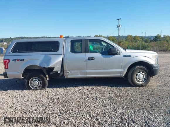 2016 Ford F-150 XLT z VIN 1FTFX1EF0GFC31917, wystawiony jako IAAI lot #43430217 z przebiegiem 210 731 mil mil oraz . Historia ofert i sprzedaży dostępna na DreamBid. Obrazek 13.