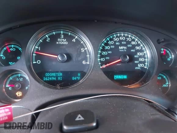 2009 Chevrolet Tahoe LS z VIN 1GNFC13029R219805, wystawiony jako IAAI lot #43089529 z przebiegiem 162 494 mil mil oraz . Historia ofert i sprzedaży dostępna na DreamBid. Obrazek 7.